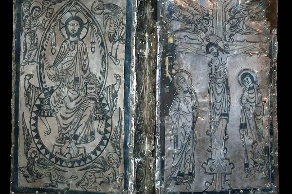 Exterior de Díptico Románico del siglo XII del Obispo Don Gonzalo Menéndez Gundisalvus