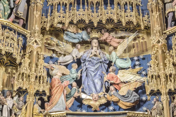 Escena de la Asunción de la Virgen María del Retablo Mayor de la Catedral de Oviedo