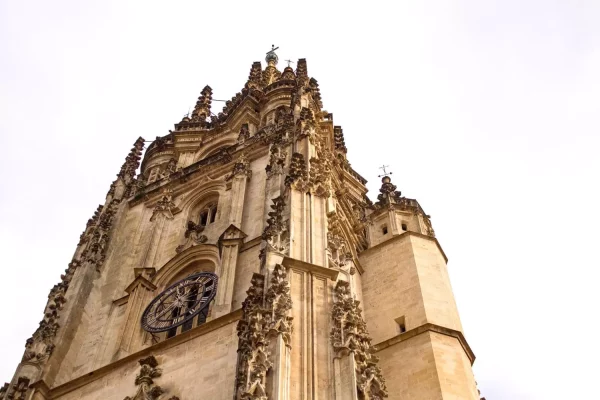 Vista de la Torre gótica de la Catedral de Oviedo